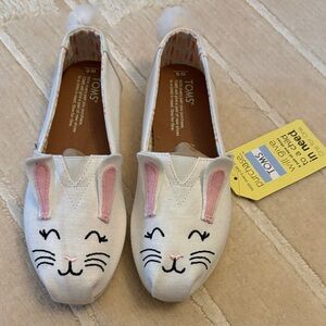 Brand NWT Toms Alpargata Bunny design women’s 6- super cute- ears and puff tail